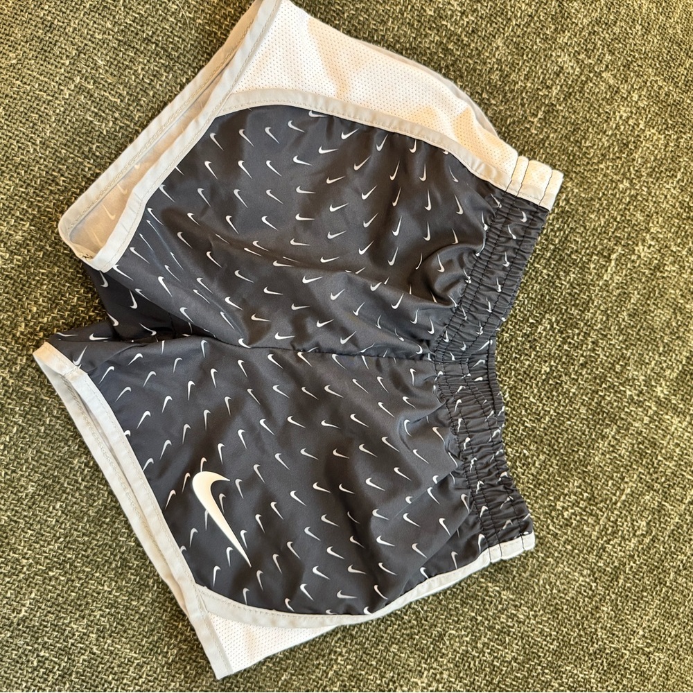 Nike Dri-FIT Gray and Black Shorts Girls 4/5 EUC